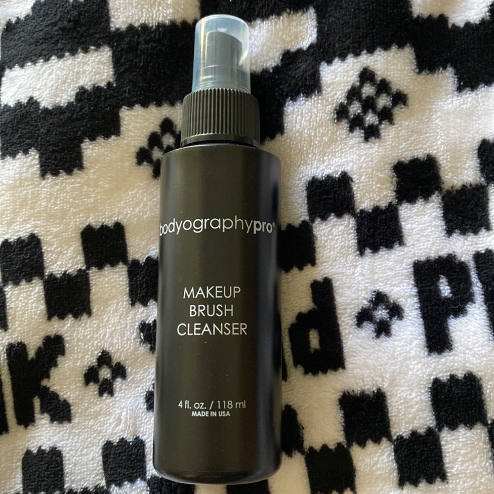 NWOT Bodyographypro Makeup Brush Cleanser